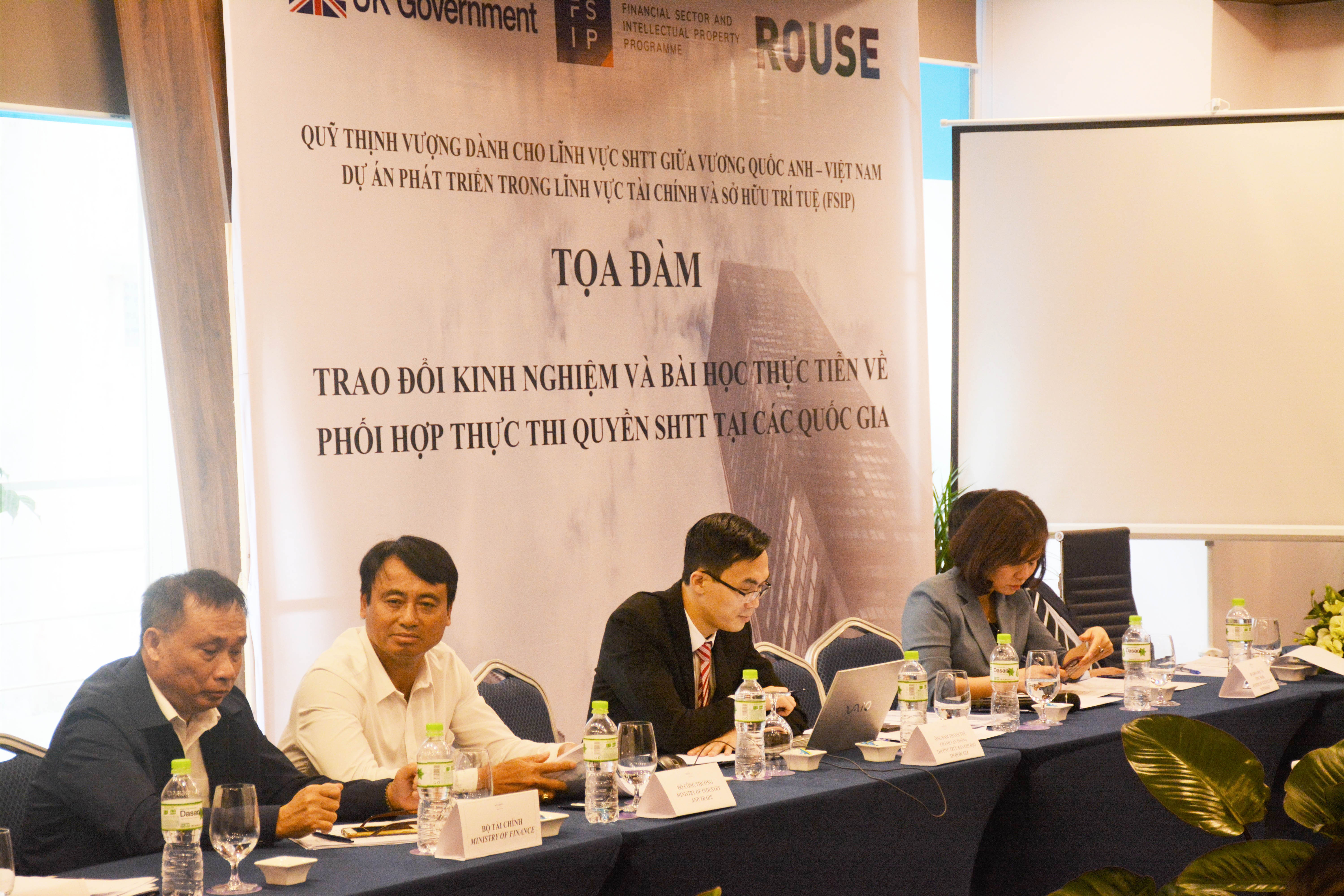 Trao đổi kinh nghiệm về phối hợp thực thi quyền sở hữu trí tuệ